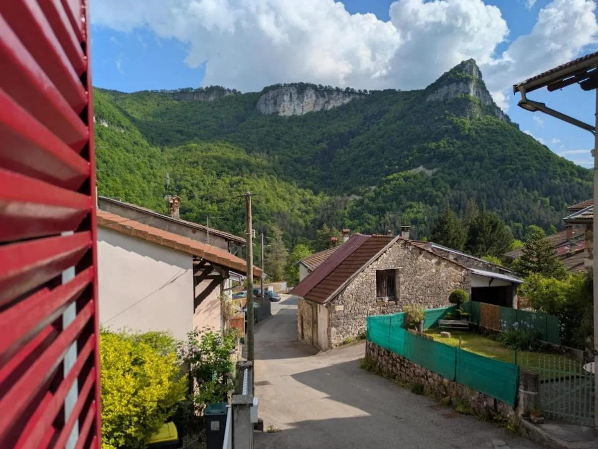 Вилла Sous Les Etoiles Du Bugey Tenay